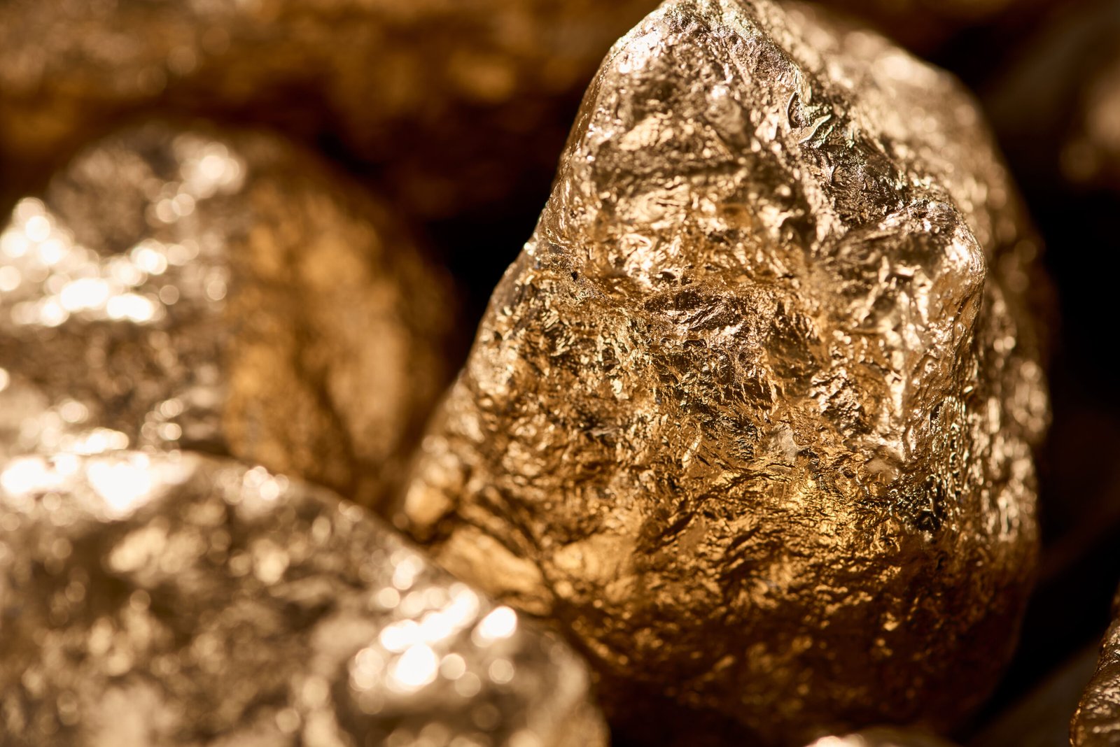 selective focus of golden textured shiny stone in daylight